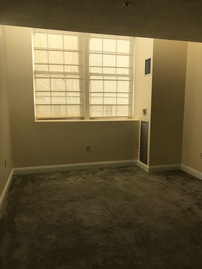 Living room - 200 Market St