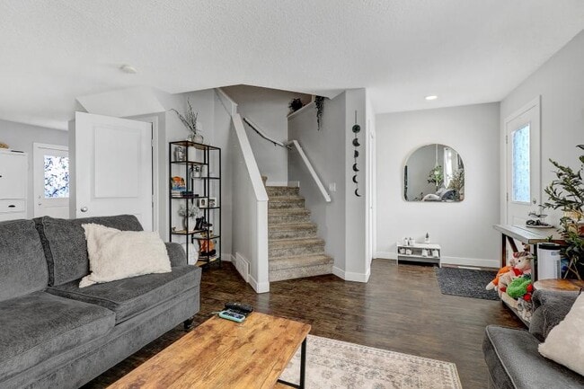 Building Photo - 3 bedroom in Clairmont AB T8X 5C8