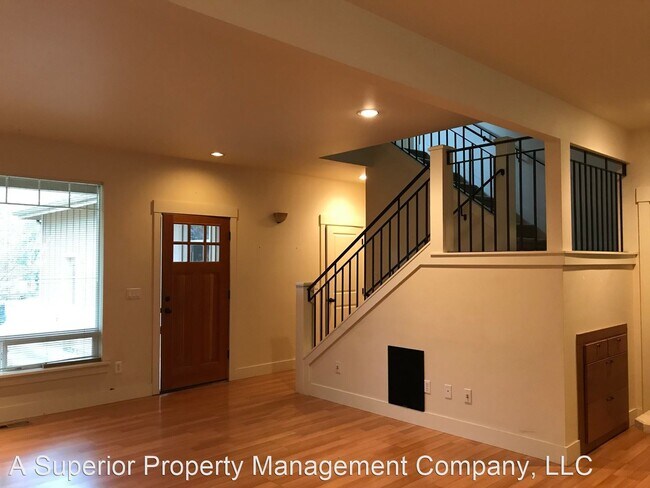 Building Photo - 4 br, 2.5 bath House - 1506 NE 9th Street