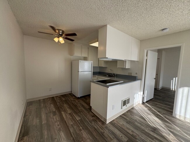 Building Photo - Welcome Home to La Casa Balboa +55 Communi...