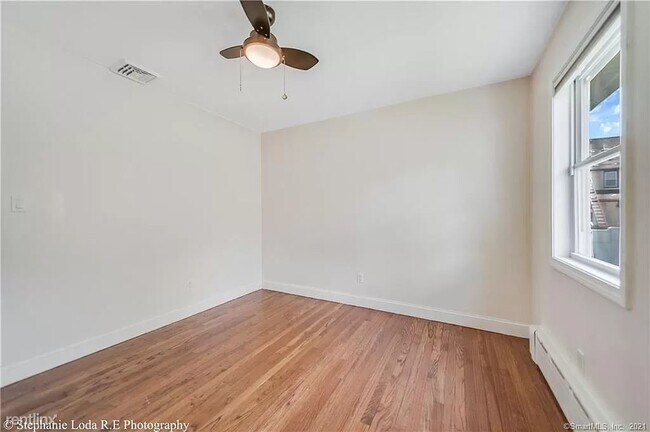 Building Photo - 3 br, 3 bath House - 143 Clark St
