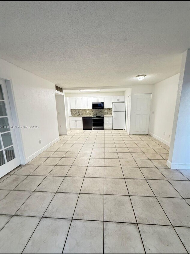 Building Photo - 4330 NW 79th Ave