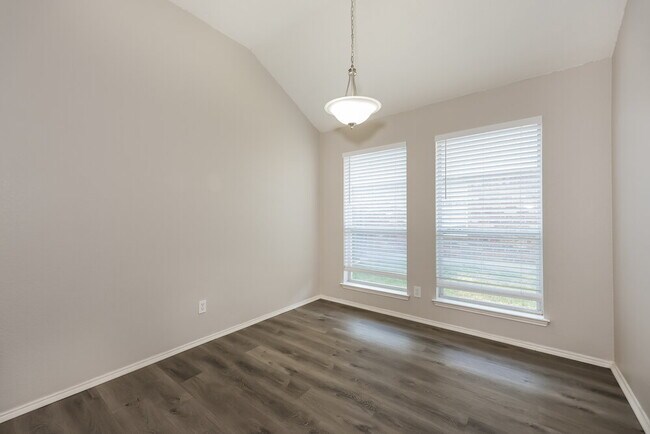 Foto del edificio - 8551 Stetson Dr