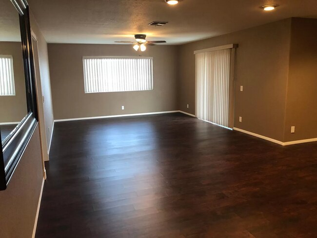 Foto del edificio - Apply Here www.realty480pm.appfolio.com/li...