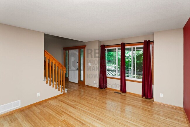 Foto del edificio - 8912 Highland Oaks Dr