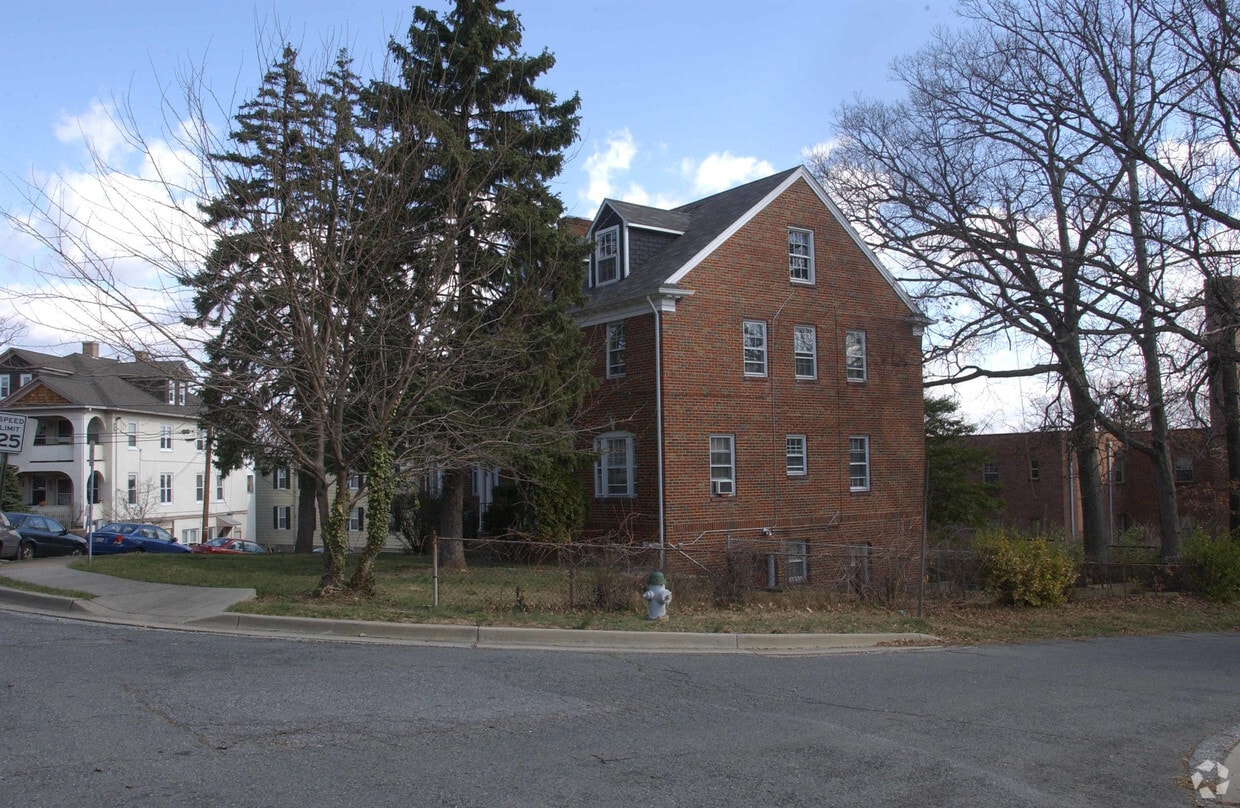Building Photo - 251 Manor Cir