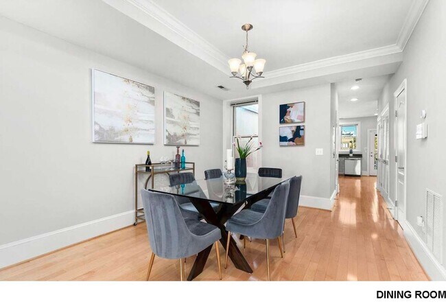 Foto del edificio - Gorgeous 2br/2ba Upper Level Rowhome with Roof Deck & Parking!