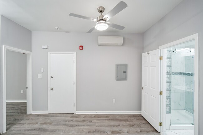 Building Photo - 524 S 46th St