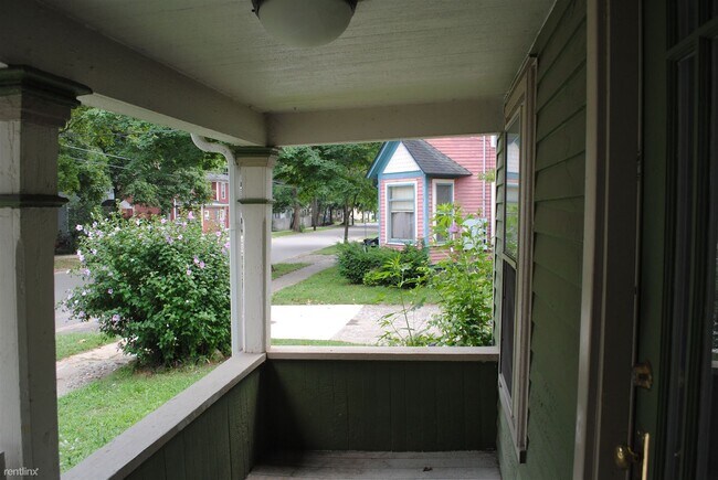 Building Photo - 1 br, 1 bath Duplex - 502 Locust St