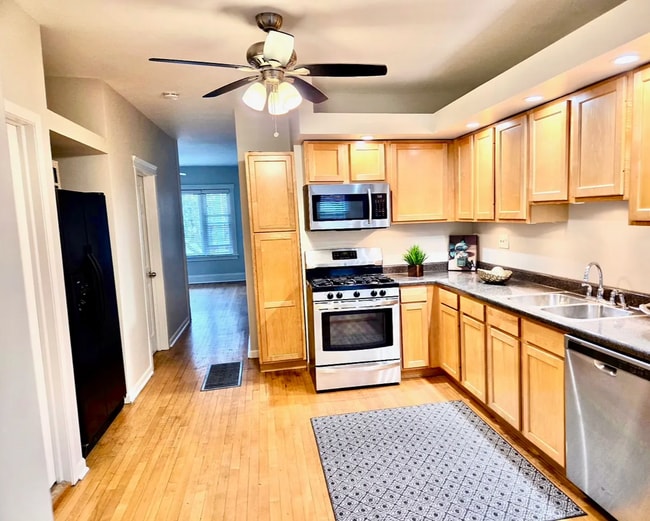 Building Photo - 2009 N Bingham St