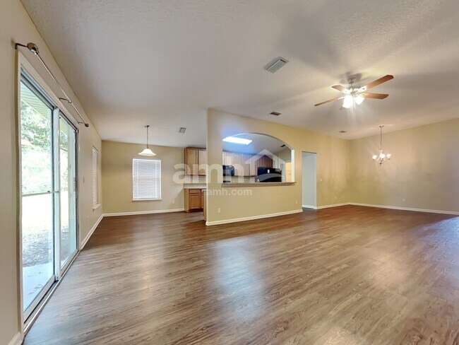 Foto del edificio - 6805 Southern Oaks Drive