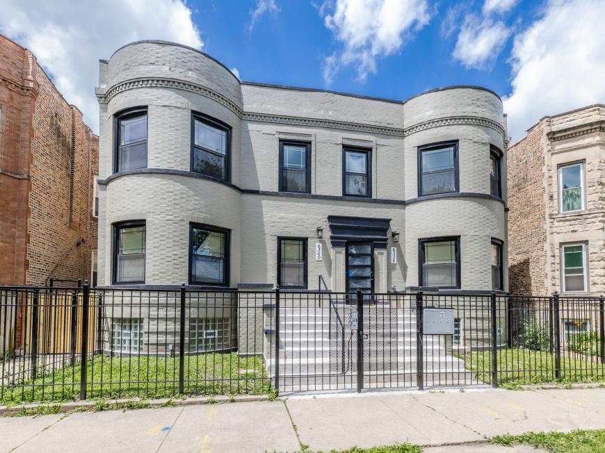Primary Photo - 3 bedroom in Chicago IL 60637