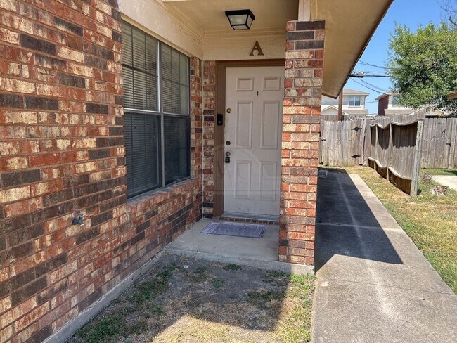 Foto del edificio - 3707 Hereford Ln