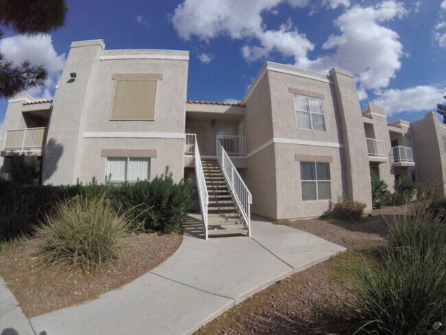 Building Photo - First floor condo in gated community with ...