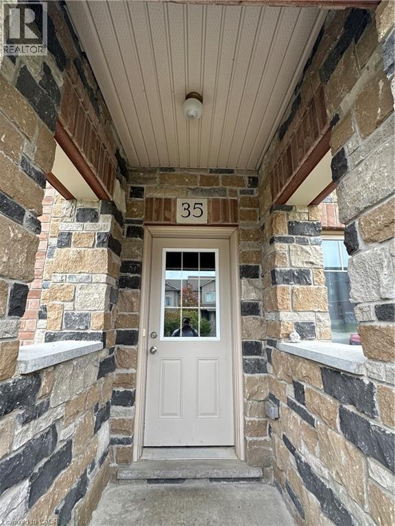 Photo du bâtiment - 35 Eliza Ave