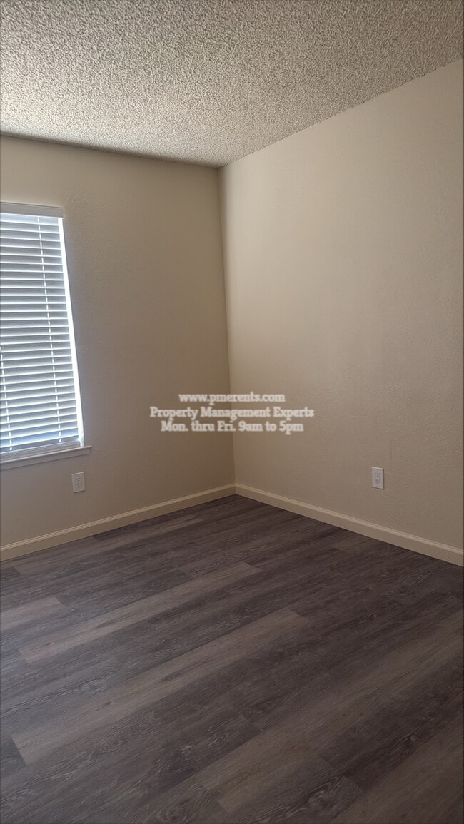 Building Photo - 3016 Snowberry Ln