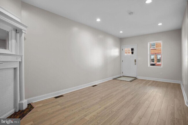Building Photo - 1529 N 28th St