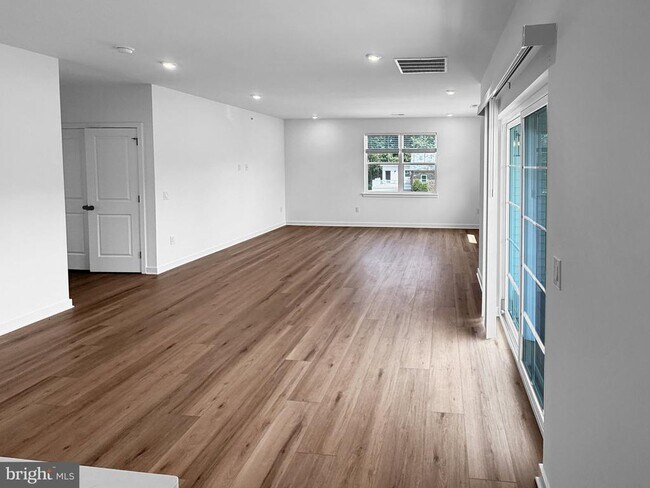 Foto del edificio - 365 E Butler Ave
