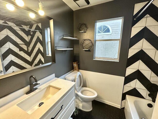 Foto del edificio - 2802 Curry Village Ln
