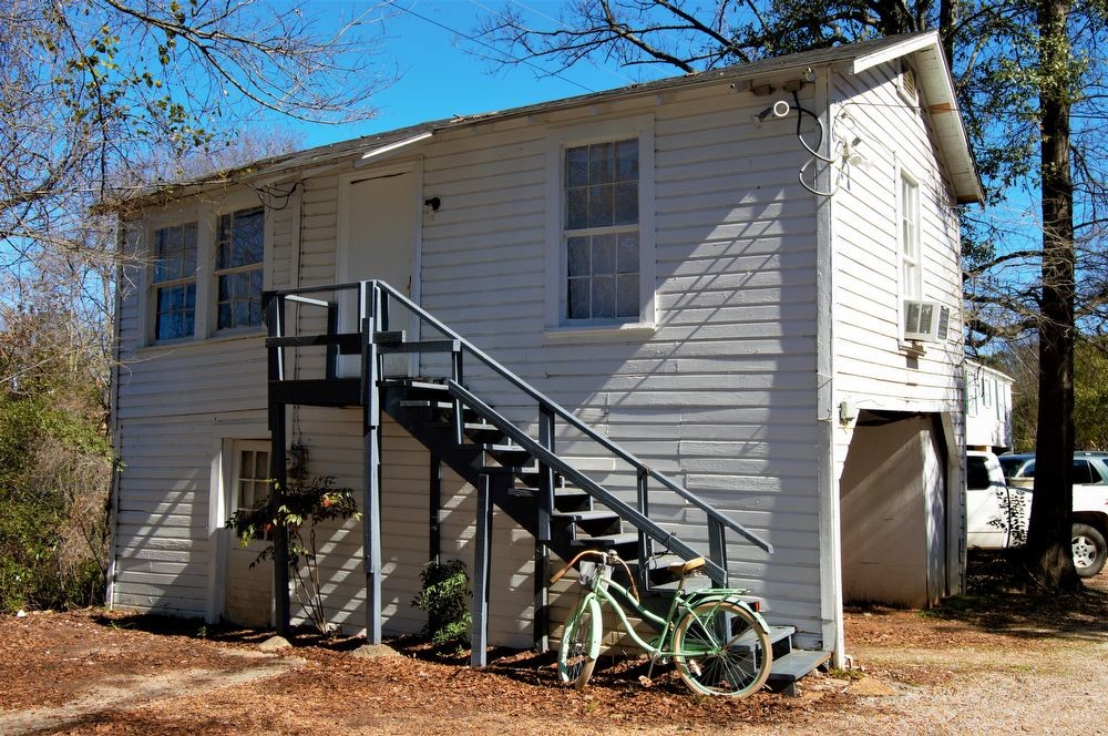 Primary Photo - 1212 1/2 Riverside Drive- 1 Bedroom
