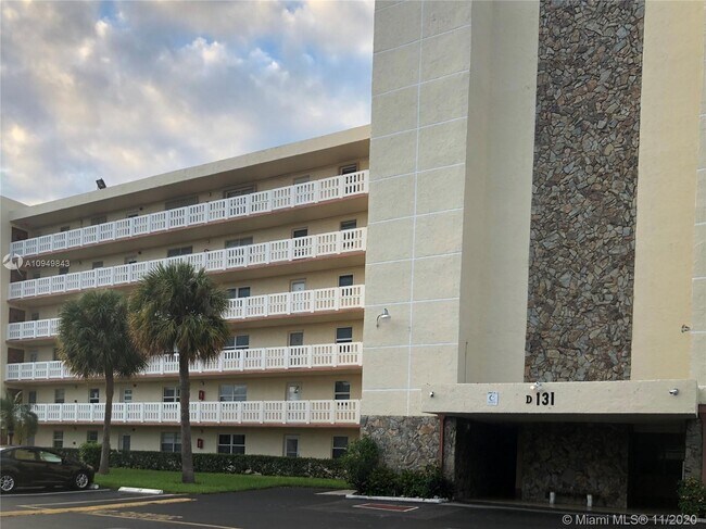 Building Photo - 131 SE 3rd Ave