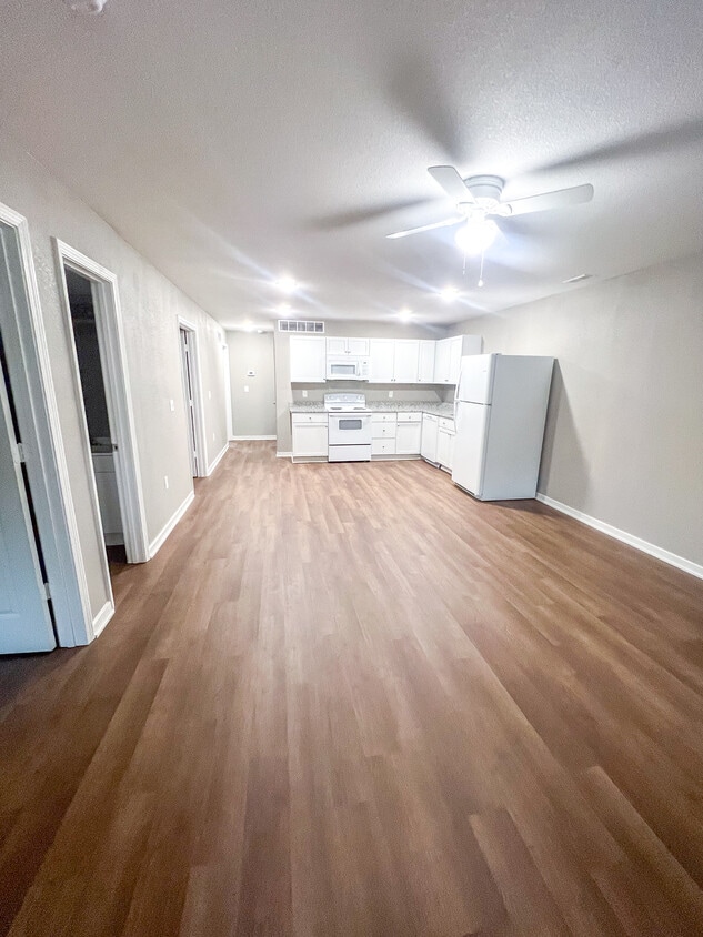 Primary Photo - 320 W South St