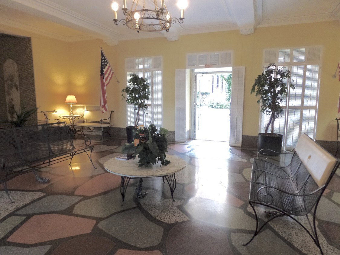 Foto principal - 602 Ocean Pkwy