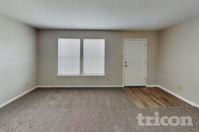 Foto del edificio - 746 Streamside Dr