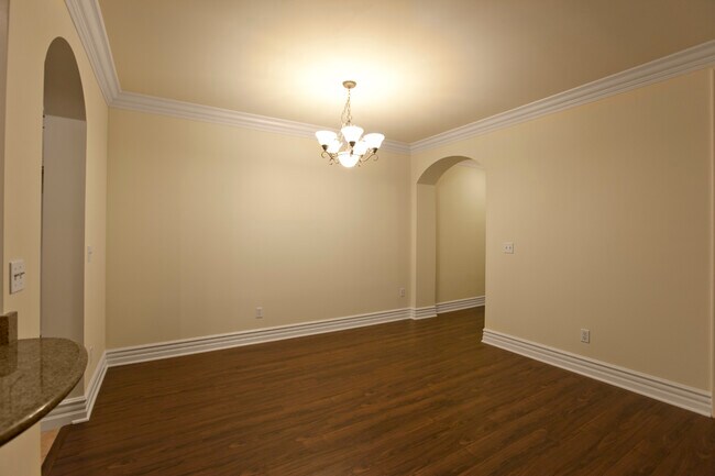 Building Photo - 10355 Riverside Dr