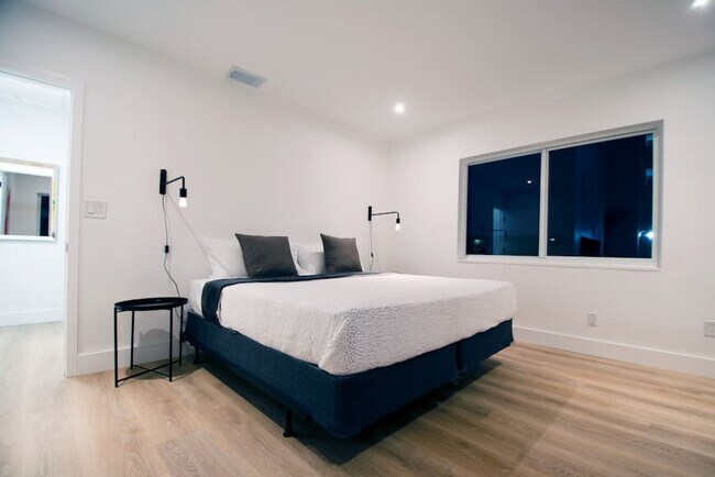 Foto del edificio - 3666 NE 168th St