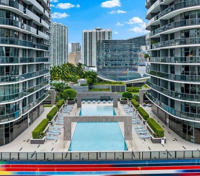 Foto del edificio - 45 SW 9th St