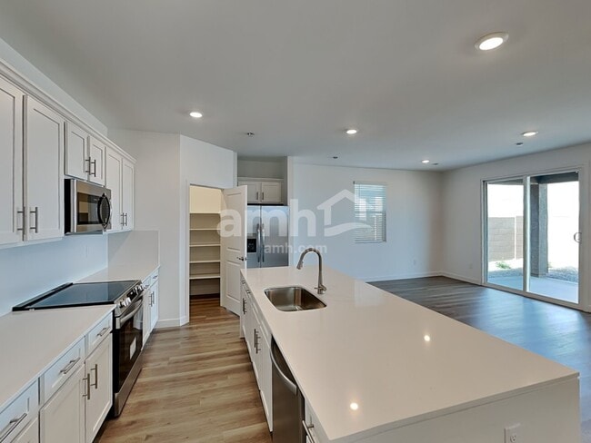 Foto del edificio - 9561 E Harkes Dr