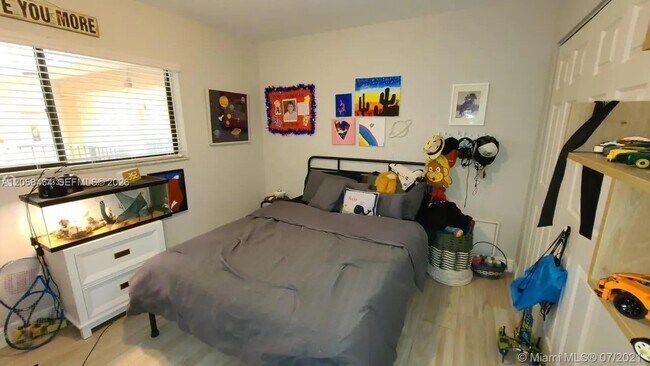 Foto del edificio - 8015 SW 107th Ave