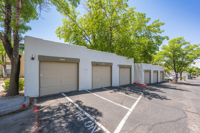 Garages - Mesa Del Oso