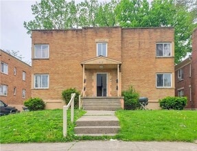 Building Photo - 412 W Norman Ave