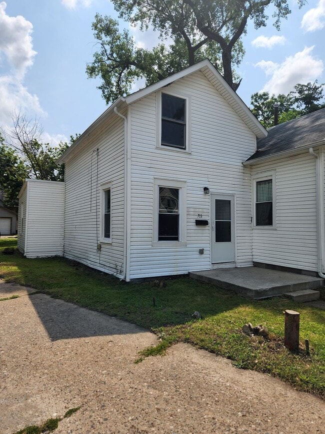 Building Photo - 713-14 1/2 14 1/2 St