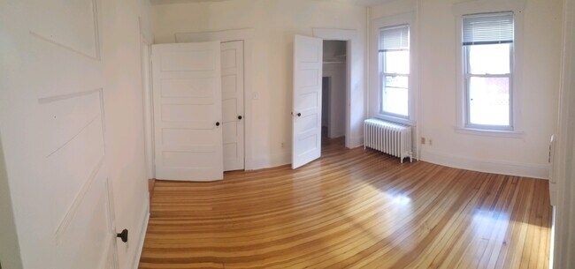 Building Photo - 18 Oakwood Ave