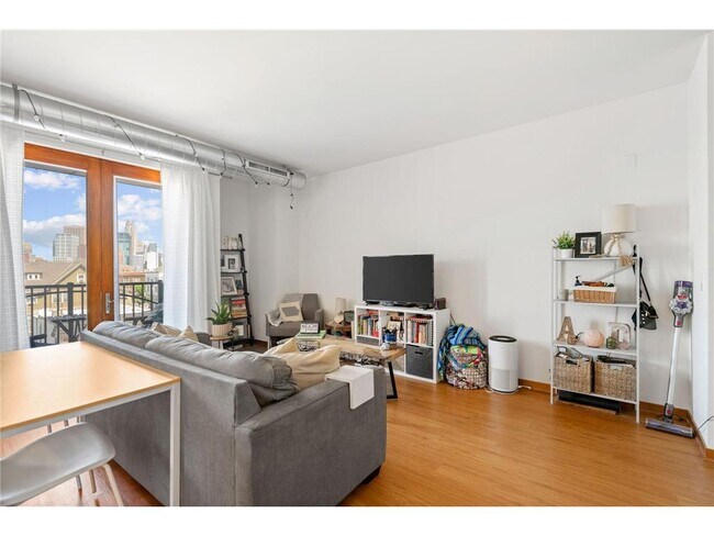 Foto del edificio - 15 E Franklin Ave