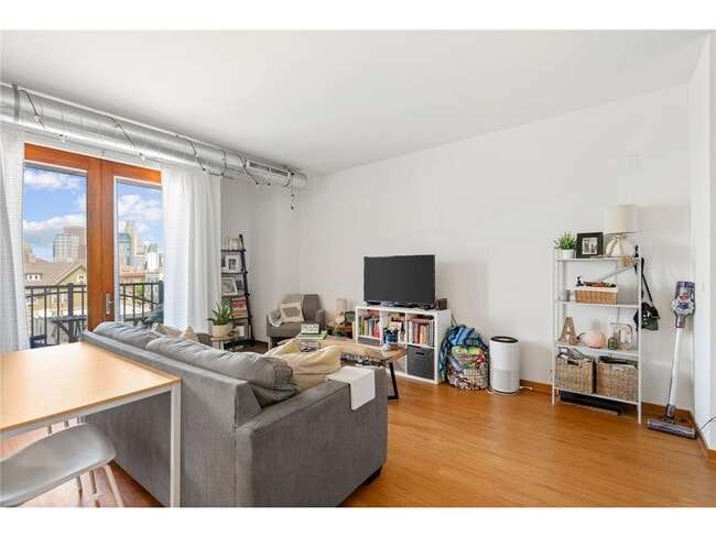 Building Photo - 15 E Franklin Ave