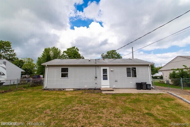 Building Photo - 3 br, 1 bath House - 59063 1st