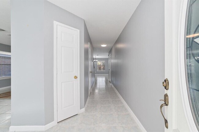 Foto del edificio - 5530 Imperial Grove Dr