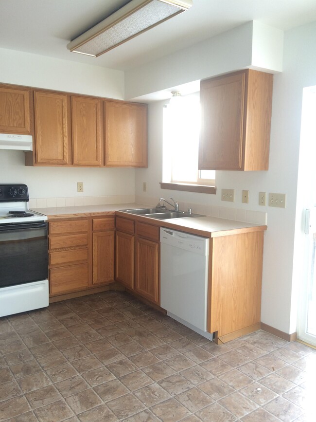 Foto del edificio - 2413 E Longfellow Ave