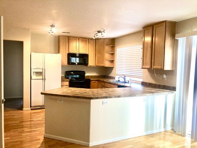Building Photo - Pristine 3 bed/2 bath home