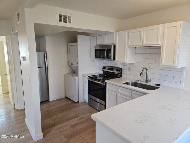 Foto del edificio - 1330 E Highland Ave