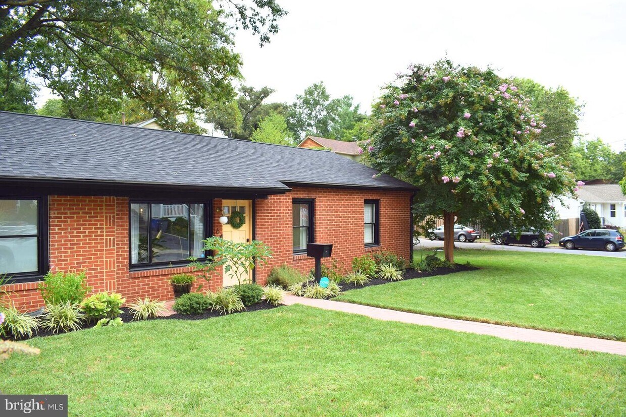 Primary Photo - 6418 4th Ave