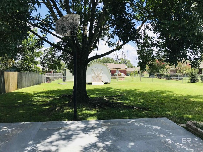 Building Photo - 20 Magnolia Cir