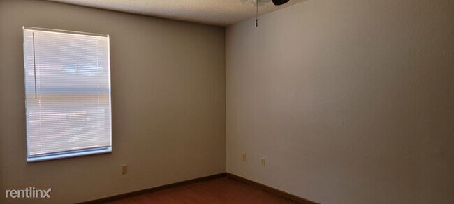 Building Photo - 2 br, 1.5 bath Townhome - 4900 Andrew Jack...