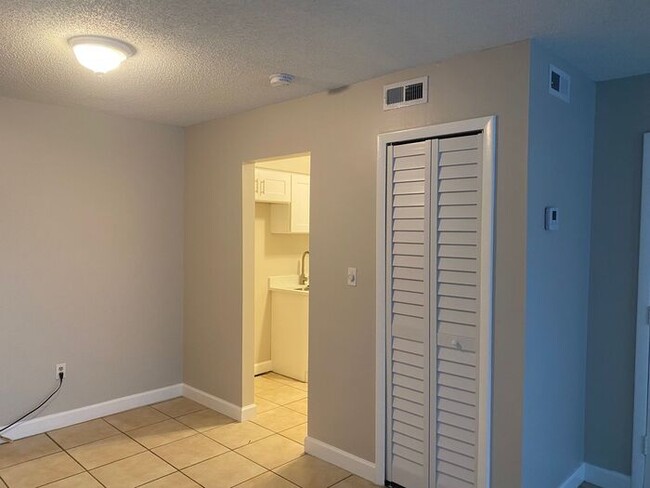 Building Photo - JUST REDUCED - Newly Remodeled 1 bedroom/1...