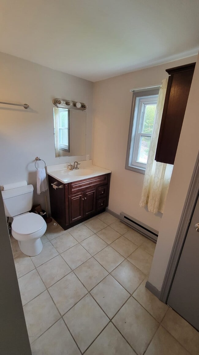 full bath - 49 4th St