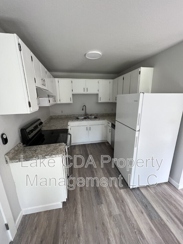 Building Photo - 1099 Woolsey Dr